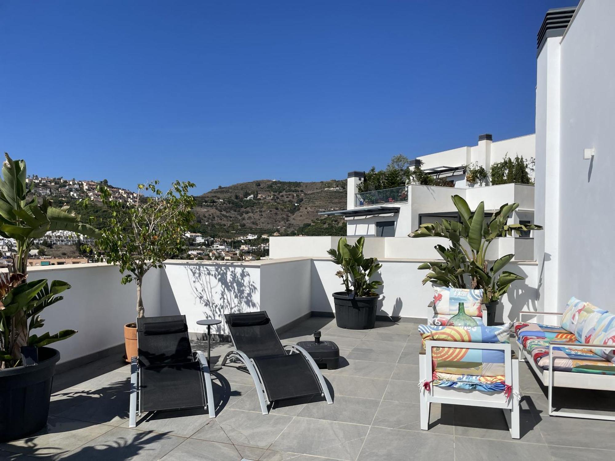 Sunny Penthouse With Panoramic Views Apartment