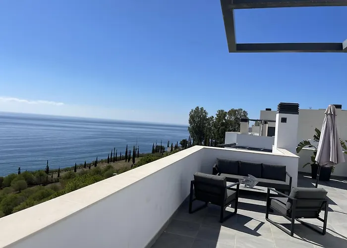 Sunny Penthouse Beach Apartment With Panoramic Views