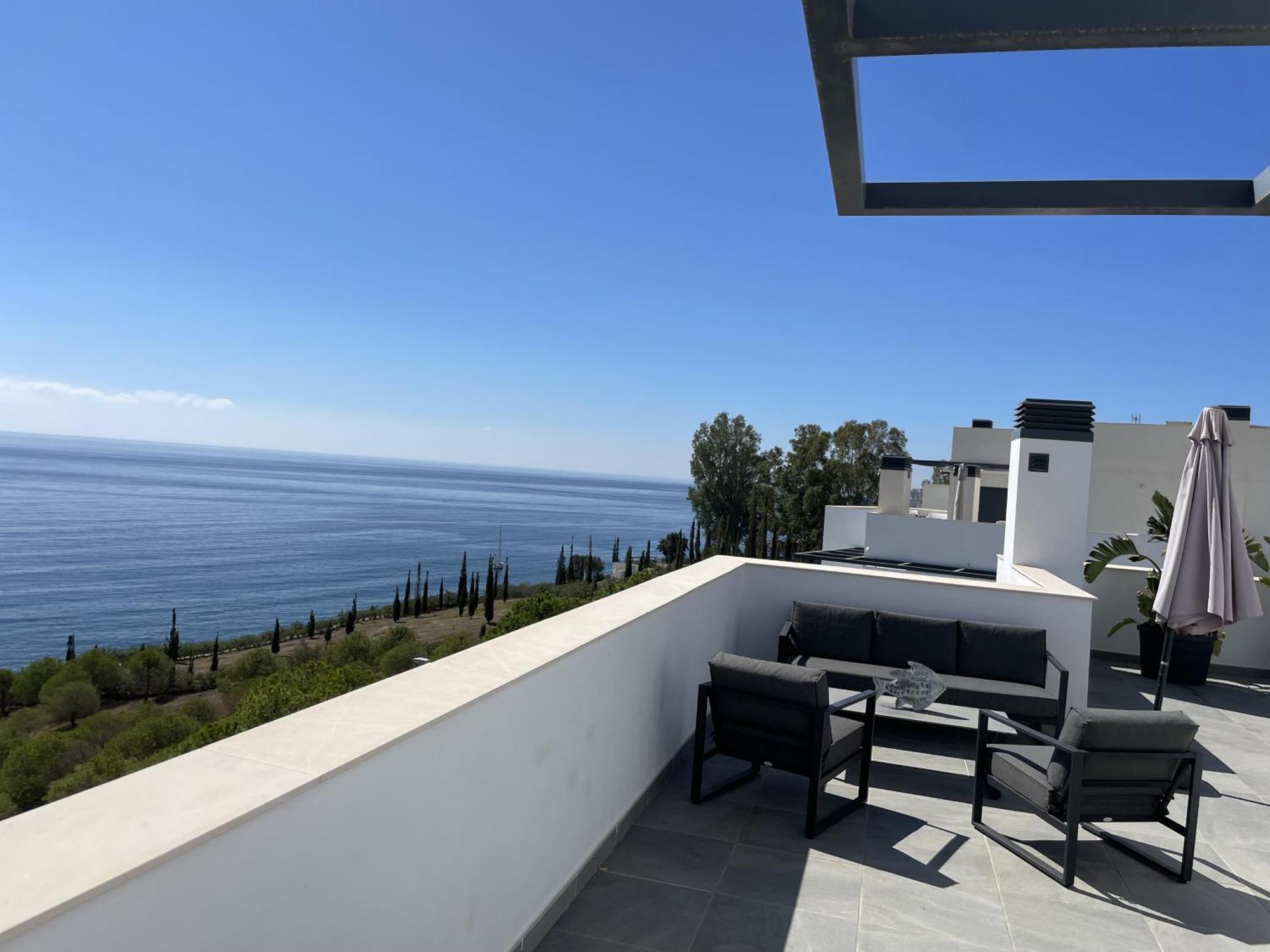 Sunny Penthouse With Panoramic Views