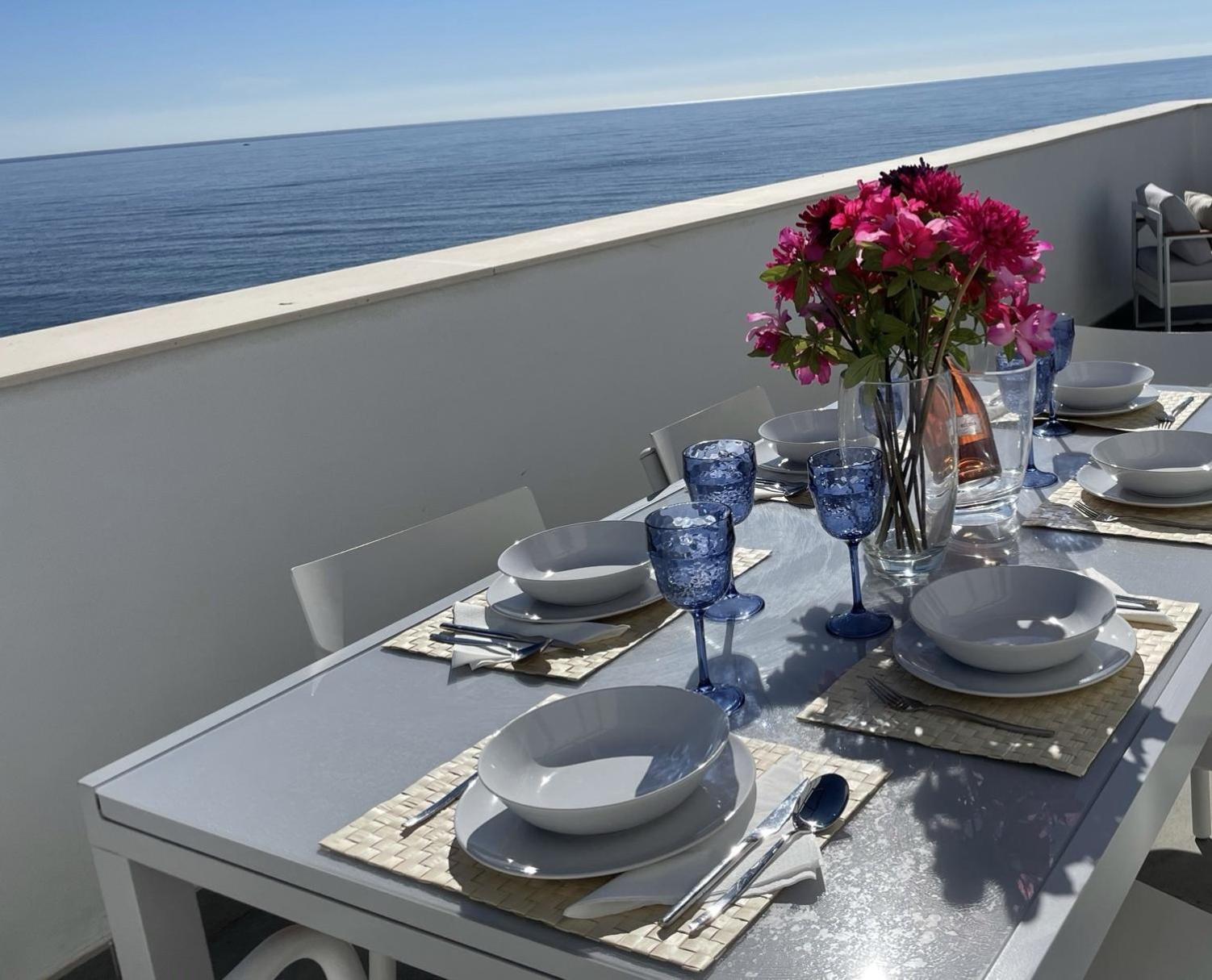 Sunny Penthouse With Panoramic Views